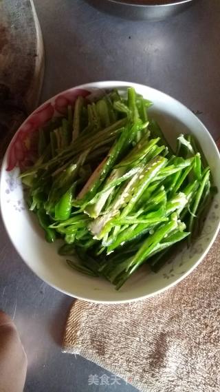 青椒炒肉丝的做法步骤：2