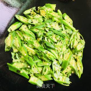 秋葵炒蛋的做法步骤：4