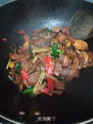 猪肉红焖笋干的做法步骤：3