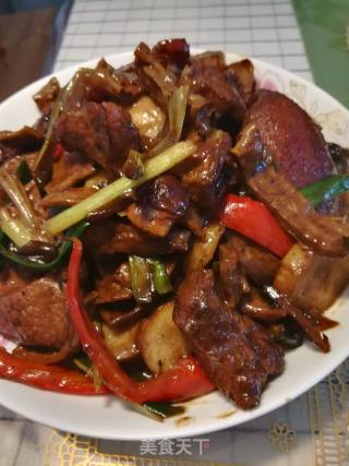 猪肉红焖笋干的做法步骤：4