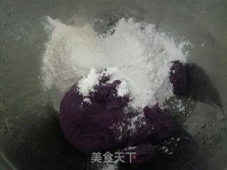 便当一一蜜汁紫薯丸子的做法步骤：1