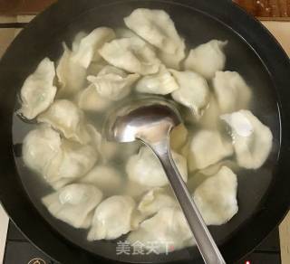 韭菜猪肉虾仁水饺的做法步骤：7
