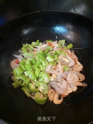 炒河虾的做法步骤：2