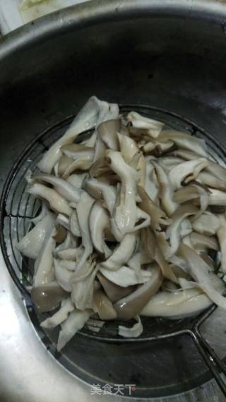 土鸡炖蘑菇的做法步骤：7