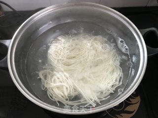 青菜茄汁排骨面的做法步骤：9