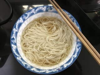 青菜茄汁排骨面的做法步骤：10