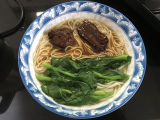 青菜茄汁排骨面的做法步骤：11