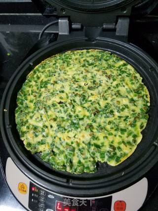 韭菜鸡蛋杂粮煎饼的做法步骤：5