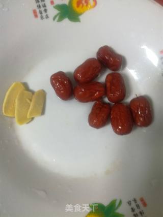 粉葛胡萝卜猪骨汤的做法步骤：4