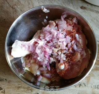 香辣烤鸡腿的做法步骤：2