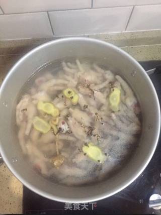 柠檬泡鸡爪的做法步骤：2