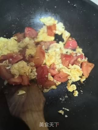 鸡蛋炒西红柿的做法步骤：6