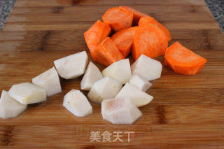 地瓜芋头西米露的做法步骤：1