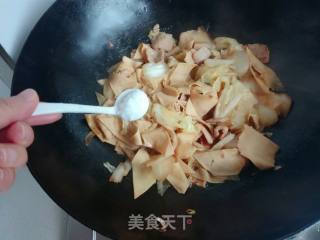 白菜片炒干豆腐的做法步骤：12