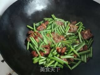 腊肠炒豇豆的做法步骤：8