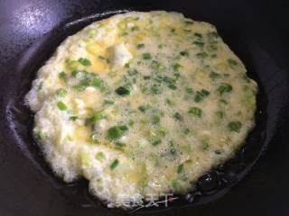 葱香鸡蛋饼的做法步骤：5