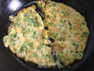 葱香鸡蛋饼的做法步骤：6