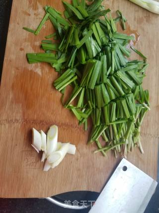 韭菜炒香干的做法步骤：1