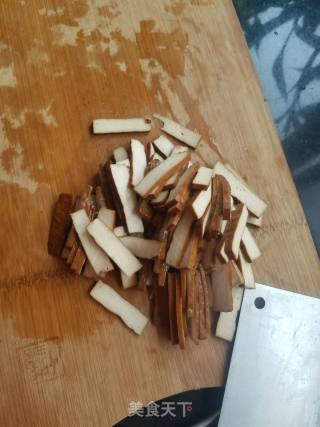 韭菜炒香干的做法步骤：2