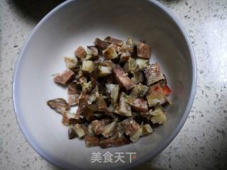 香肠炒饭的做法步骤：1
