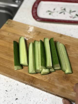 小黄瓜沾酱的做法步骤：2