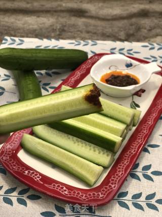 小黄瓜沾酱的做法步骤：5
