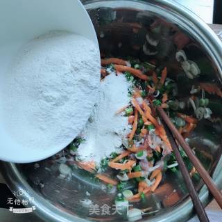 炸香葱丸子的做法步骤：3