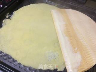 摊鸡蛋饼的做法步骤：4