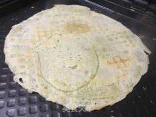 摊鸡蛋饼的做法步骤：6