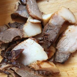 卤肉炒青椒的做法步骤：4