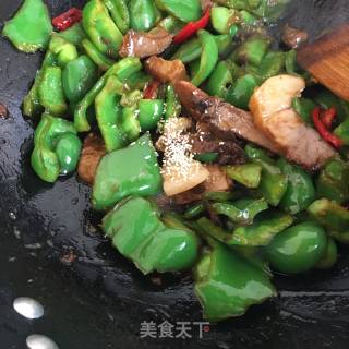 卤肉炒青椒的做法步骤：9