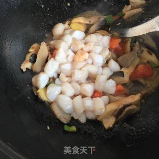 蘑菇炒扇贝丁的做法步骤：5