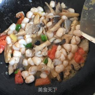 蘑菇炒扇贝丁的做法步骤：6