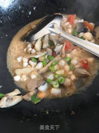 蘑菇炒扇贝丁的做法步骤：8