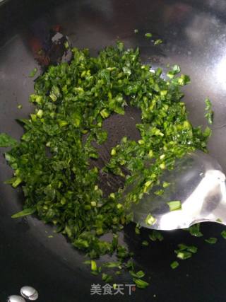 韭菜鸡蛋碎的做法步骤：2