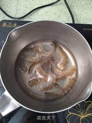 黄金土豆虾球的做法步骤：2