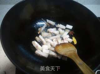 五花肉炖豆腐的做法步骤：2