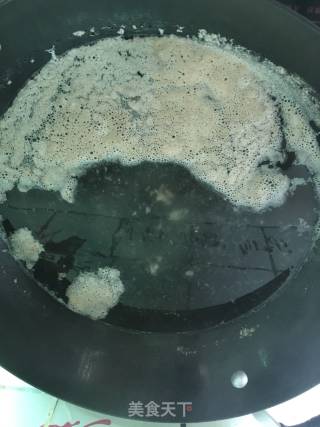 胡萝卜玉米马蹄排骨汤的做法步骤：3