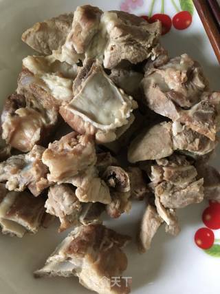 排骨炖香菇的做法步骤：2
