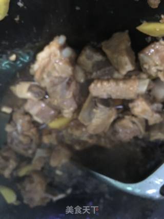 排骨炖香菇的做法步骤：4