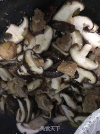 排骨炖香菇的做法步骤：5