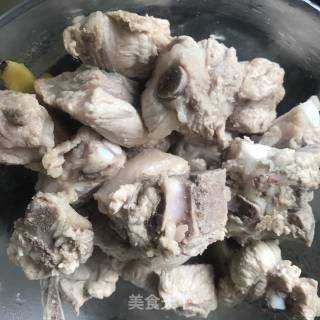 糖醋排骨的做法步骤：2