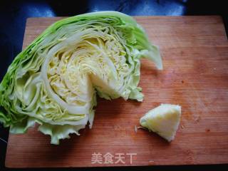 番茄卷心菜的做法步骤：2