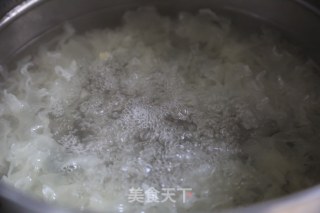 雪梨银茸西洋参片羹 清肺润肺，缓解久咳的做法步骤：4
