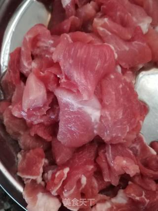 炒瘦肉的做法步骤：1