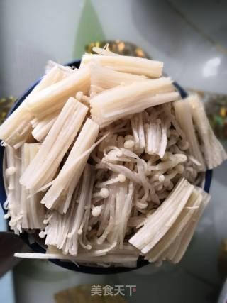 暖身菜～泡菜（辣白菜）牛肉汤的做法步骤：2