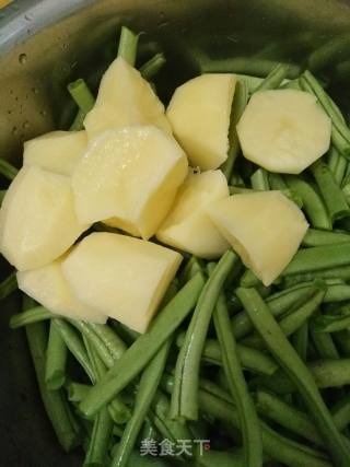 豆角烧土豆的做法步骤：2