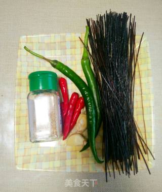香辣蕨根粉的做法步骤：1