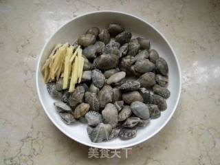 豆瓣酱炒花蛤的做法步骤：1