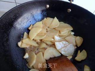 尖椒土豆片炒腊肠的做法步骤：5